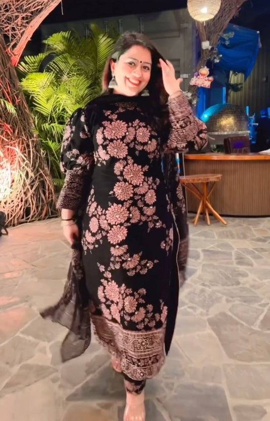 Adorable Georgette Black Color Salwar Suit